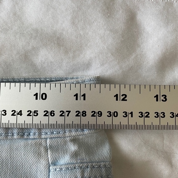 Garage Women's Light Wash Roller‎ Shorts Stretch Denim Jean Shorts Size 0 - Picture 7 of 10